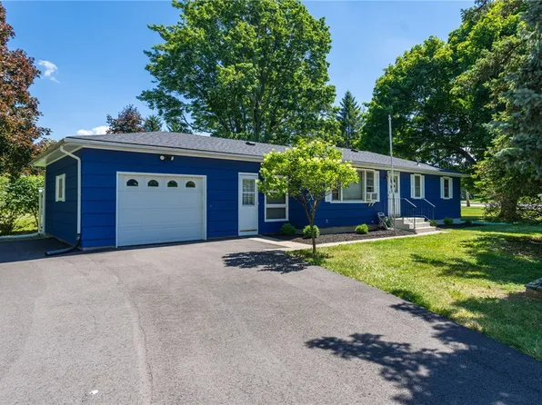 10 Palo Alto Dr, Rochester, NY 14623