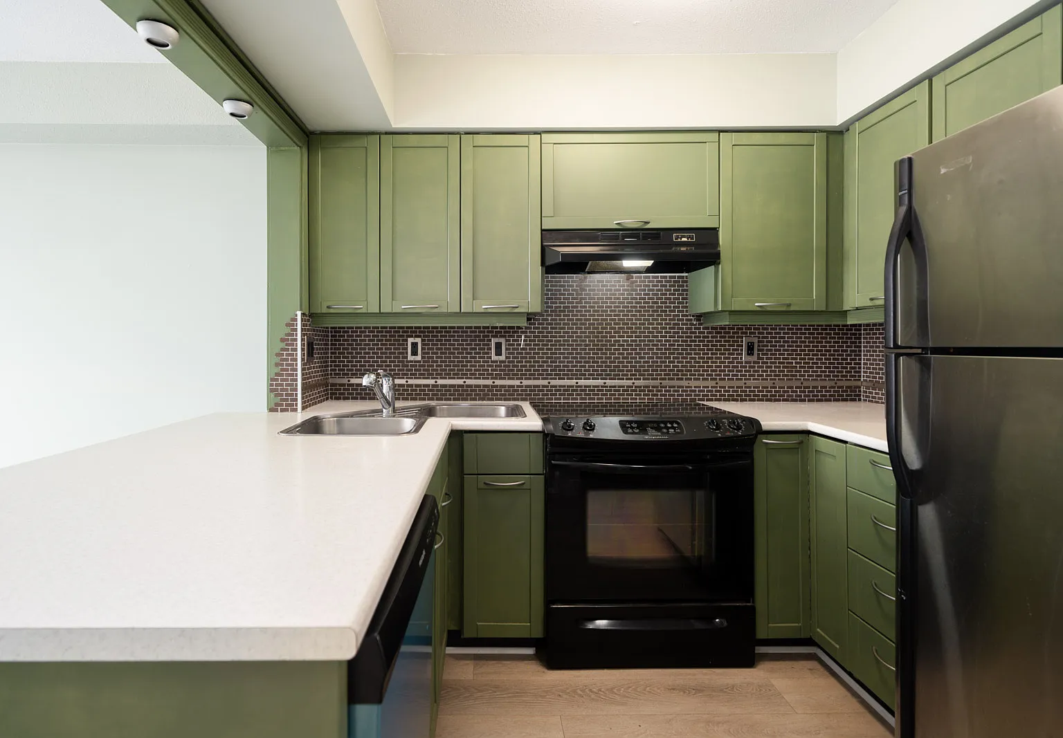 1 bed, 636 sqft, $2,000 — Photo 2