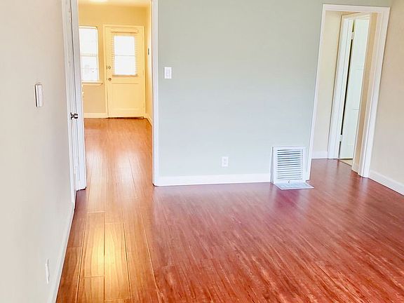 5th image of 2815 W Clark Ave #2