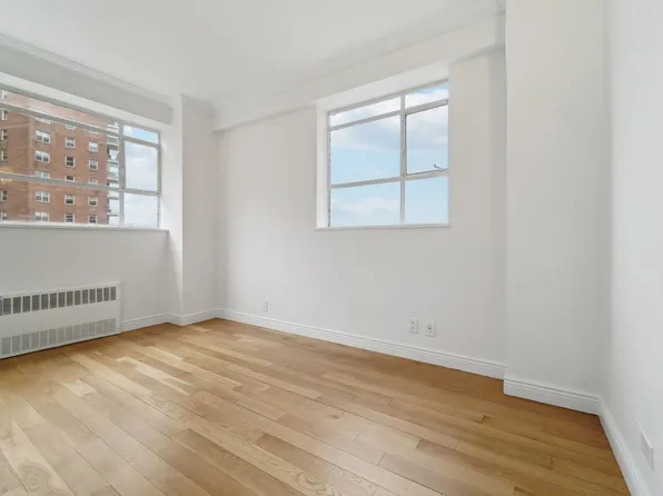 2727 Palisade Avenue image 15 of 25