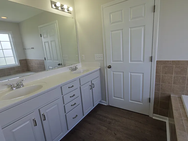 1186 Castlewood Dr — Photo 21