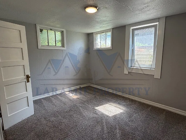 918 E Gibbon St — Photo 13