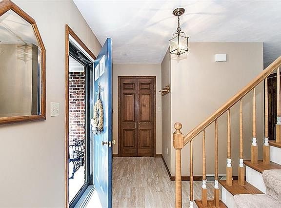 5th image of 321 Woodlawn Dr