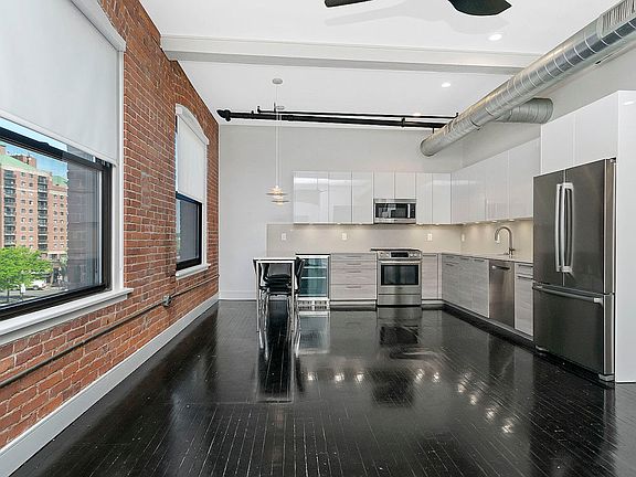 4th image of 244 Brighton Ave APT 305