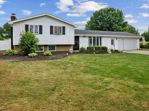 1233 Kay Dr, Lorain, OH 44053