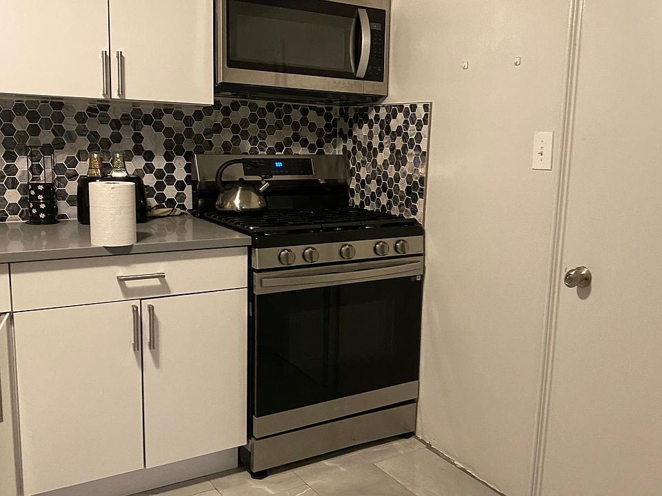 1st image of 173 1st St Basement 1