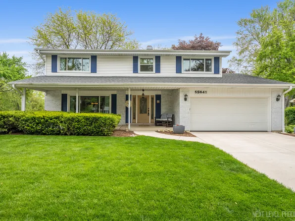 5S641 Bluff Ln, Naperville, IL 60540