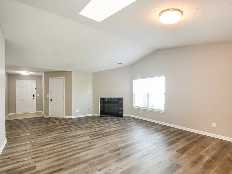 1295 Spring Lake Dr — Photo 6