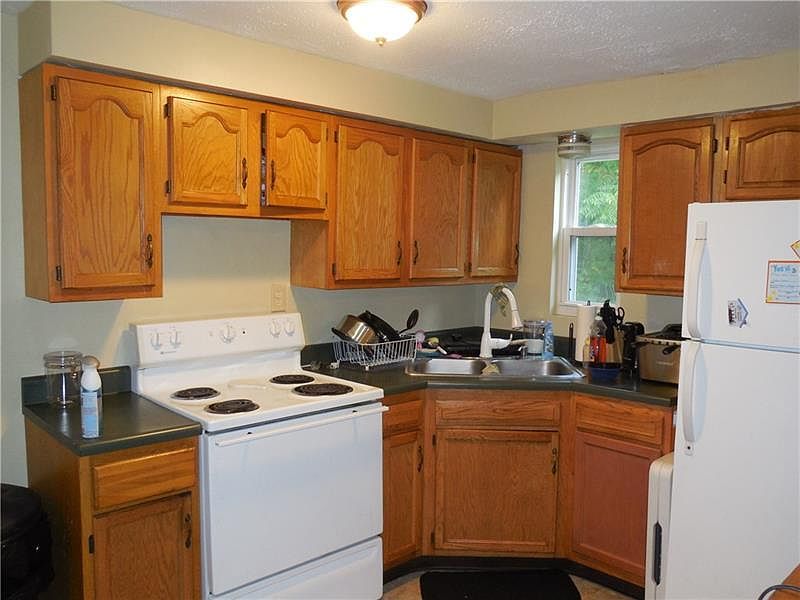 2nd image of 105 N Joslyn Dr