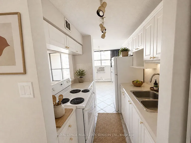 1950 Main St W #1003 — Photo 5