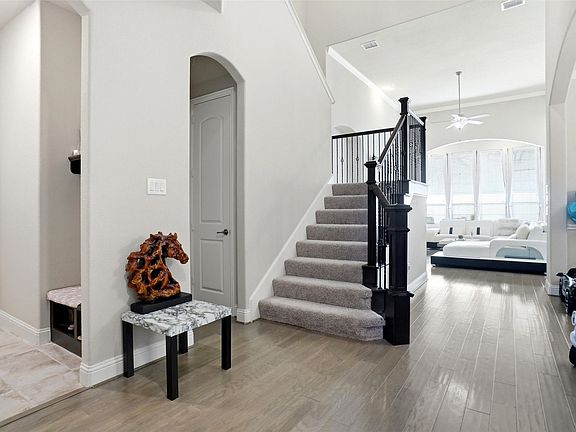 3rd image of 908 Canyon Oak Dr