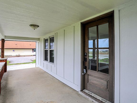 5th image of 2836 N Michigan Rd