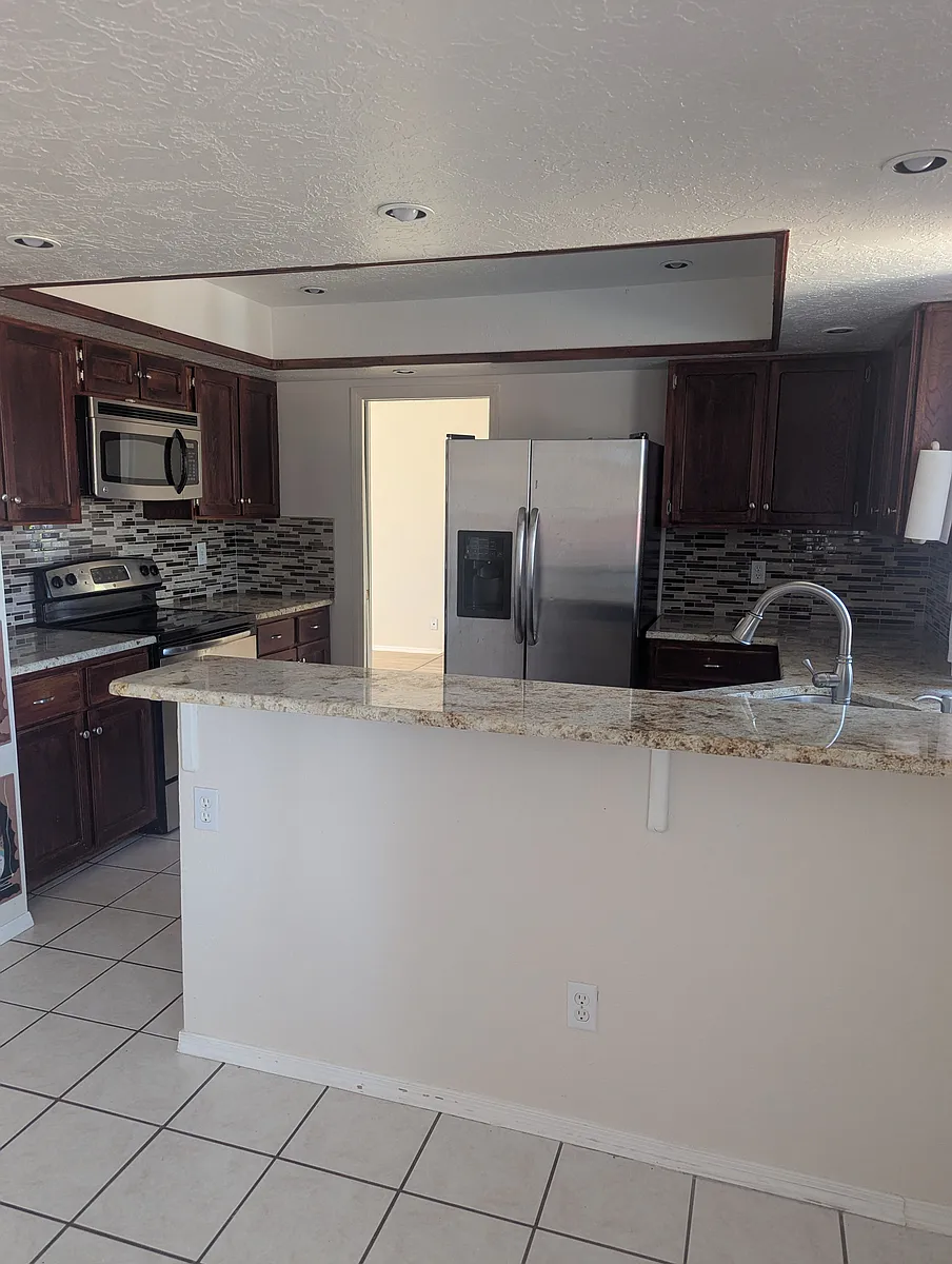 Building Photo - 10233 La Paz Dr NW