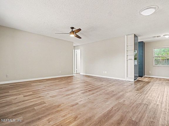 3rd image of 8374 CHESSMAN Court