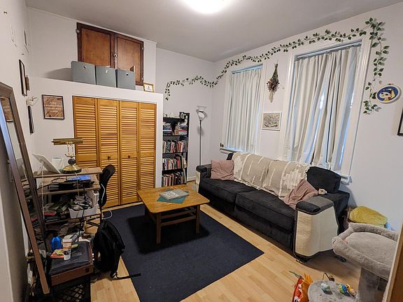 2nd image of 1907 W Evergreen Ave APT 1
