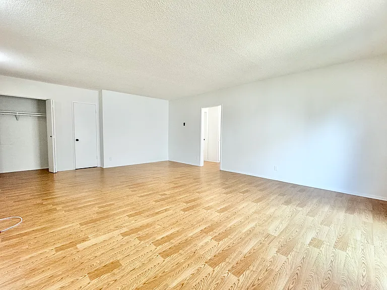 930 S Shenandoah St #8 — Photo 5