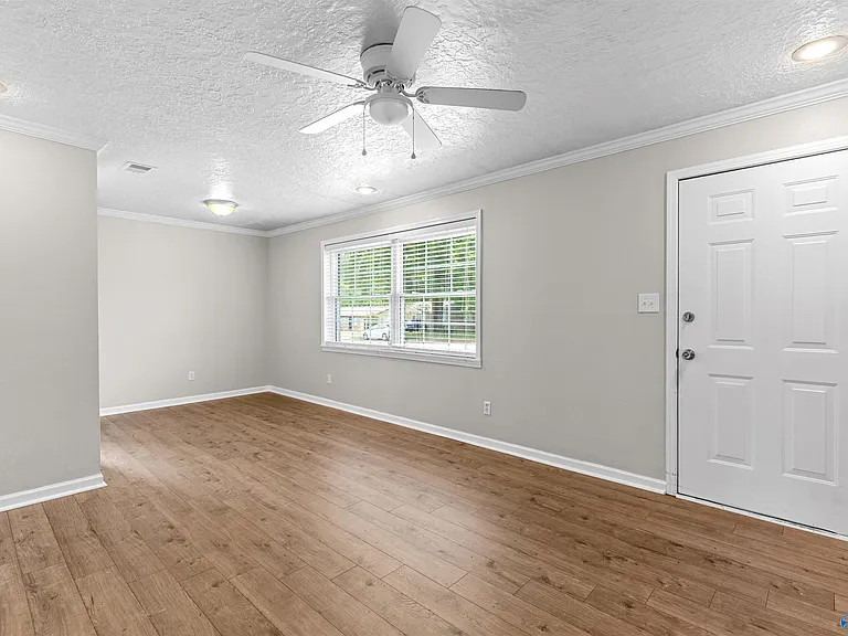 2406 Yorkshire Dr SW — Photo 10