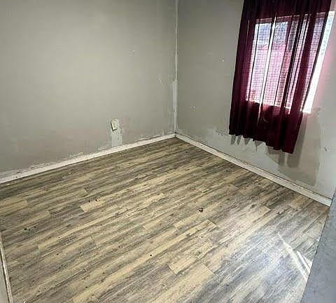 3rd image of 119 Madison St