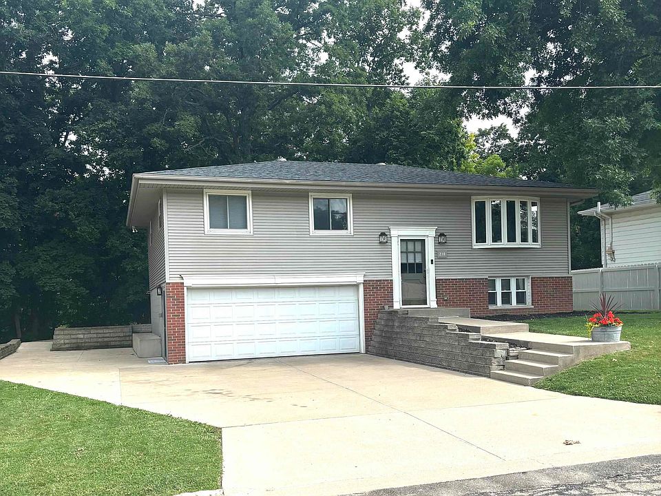 1st image of 210 Rainbow Dr