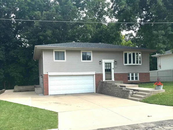 210 Rainbow Dr, Creve Coeur, IL 61610