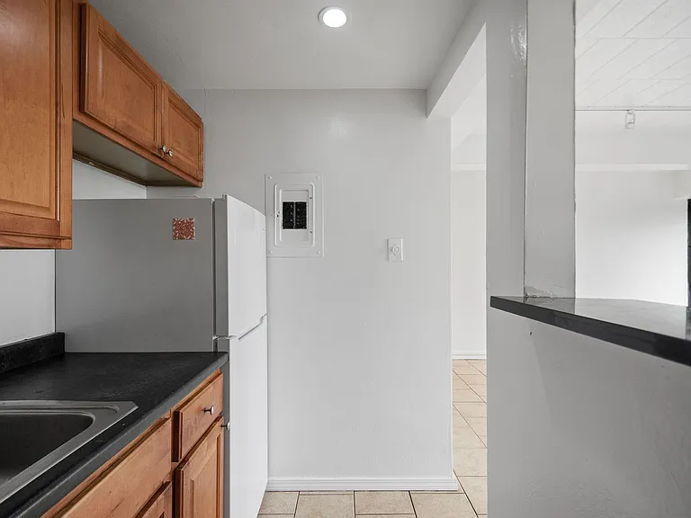 Penn Towers Apartments — Photo 22