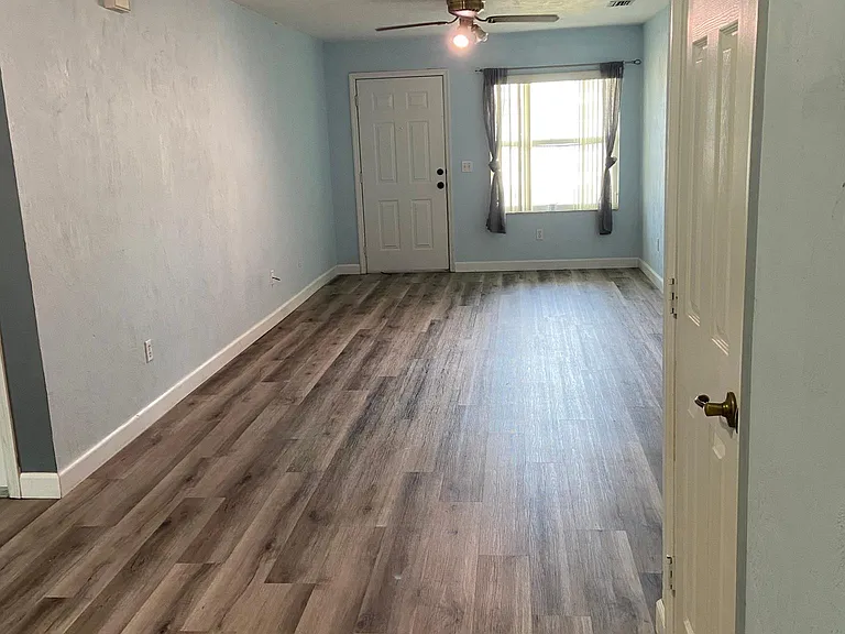 504 Ora St — Photo 5