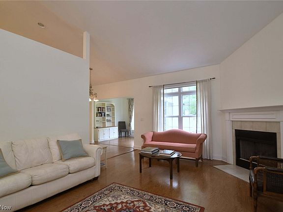 5th image of 331 Rosebury Ct #15