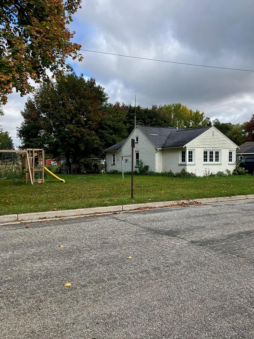 813 King St photo 1