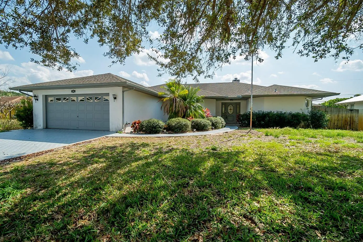3 bed, 2.5 bath, 2023 sqft, $2,800 — Photo 1