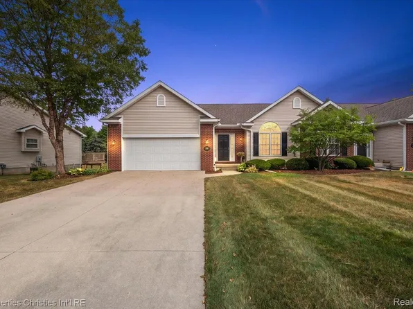 3181 Ivy Ln, Grand Blanc, MI 48439