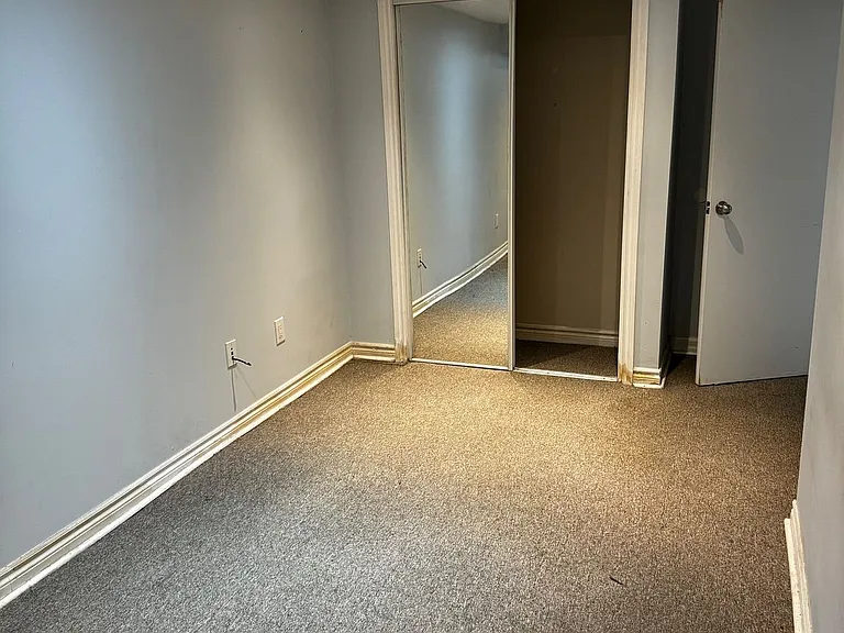 105 Poyntz Ave #BASEMENT — Photo 6