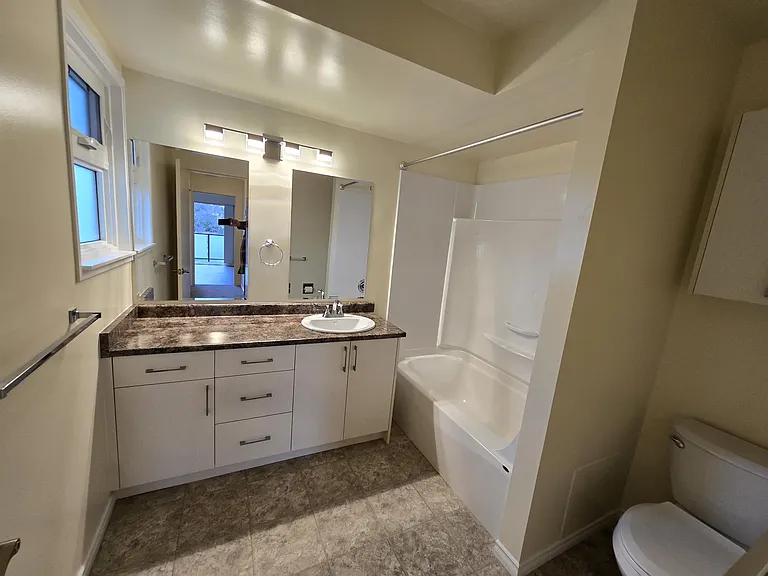1780 Forest Rd — Photo 18