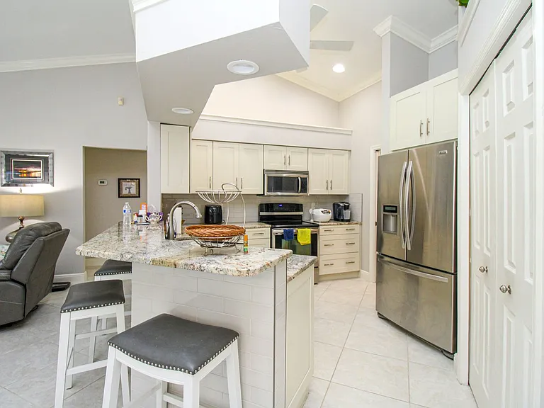 333 Wentworth Ct — Photo 11