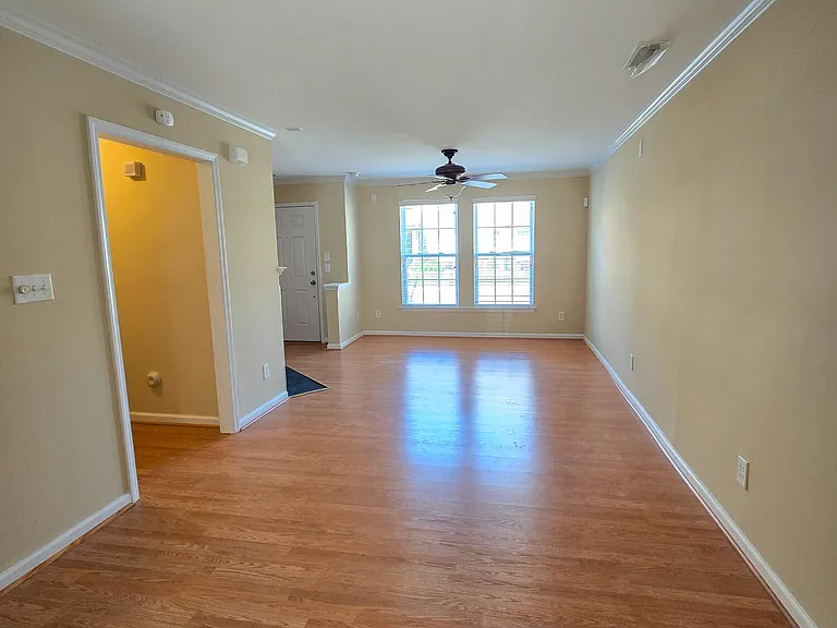 9819 Layla Ave — Photo 8