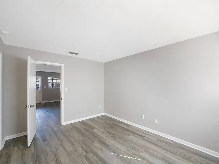 801 60th St N #105 — Photo 9