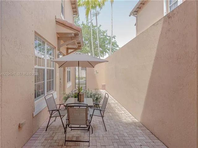 623 SW 146th Ter — Photo 3