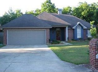 404 Crest Cir, Youngsville, LA 70592