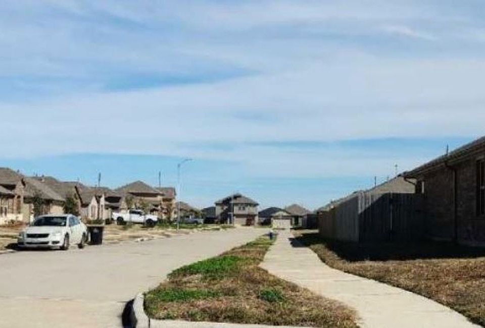 Exterior Neighborhood (street photo)