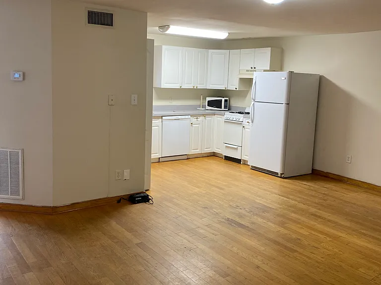 909 W Grace St #6 — Photo 6