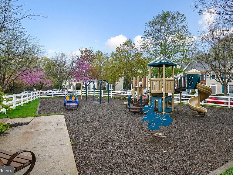 19421 Rayfield Dr — Photo 44
