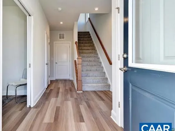 2217 Brindle Ln, Charlottesville, VA 22911