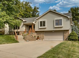 17022 Hickory Cir, Omaha, NE 68130