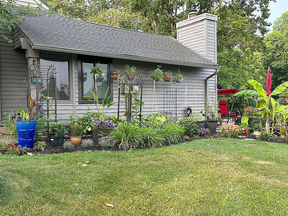 2nd image of 8353 Island Ln