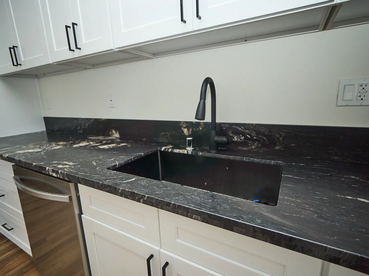 1 bed, 490 sqft, $2,050 — Photo 4