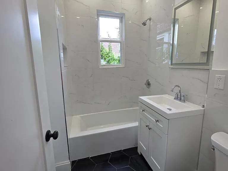 264 Davis Ave #7 — Photo 5