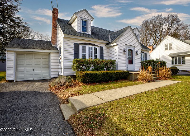 2nd image of 105 Gordon Road