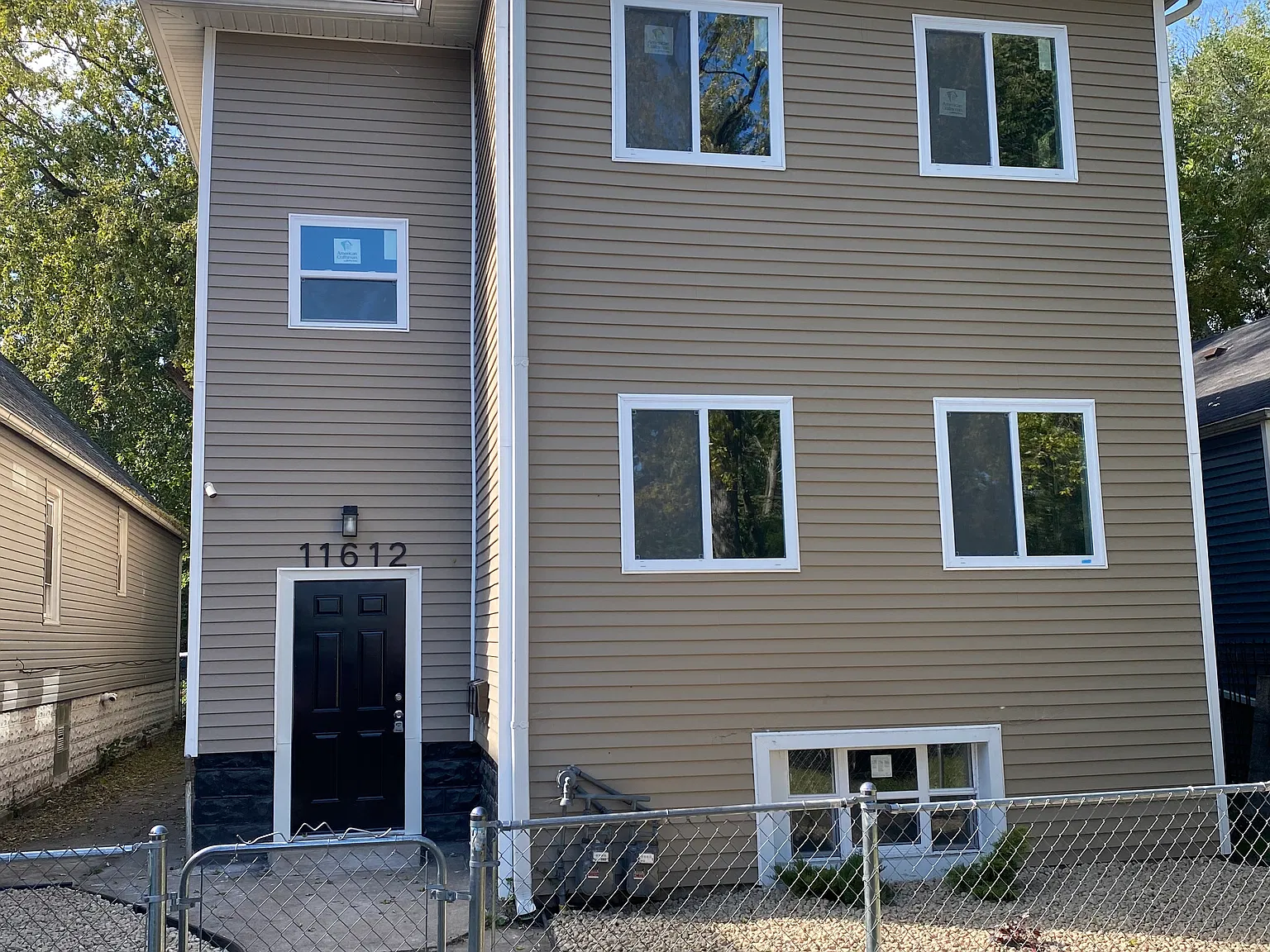 2 bed, 1000 sqft, $1,350 — Photo 2