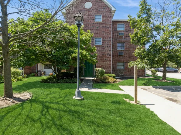 551 Leah Ln APT 3F, Woodstock, IL 60098