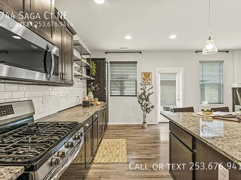 2744 Saga Ct NE — Photo 16