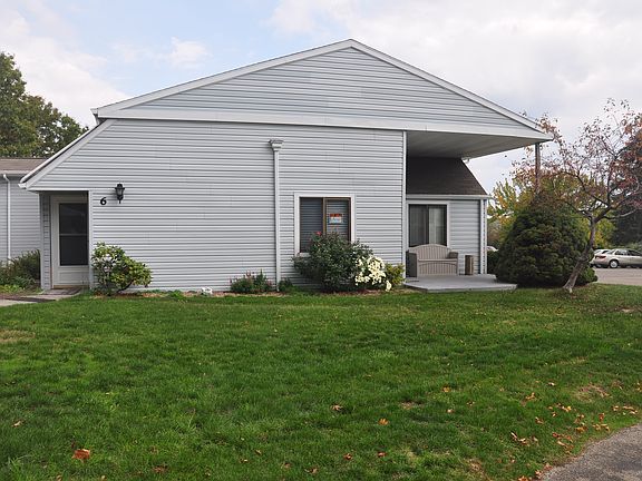 4th image of 6 Strawberry Ln